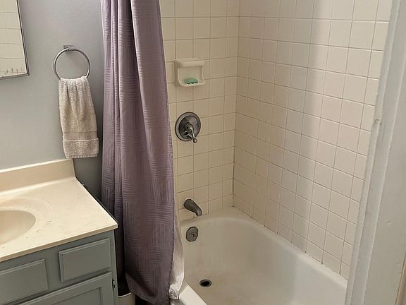 4th image of 24 W Court St APT 8