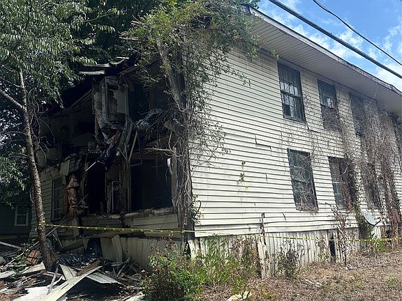 4th image of 2412 Creswell Ave
