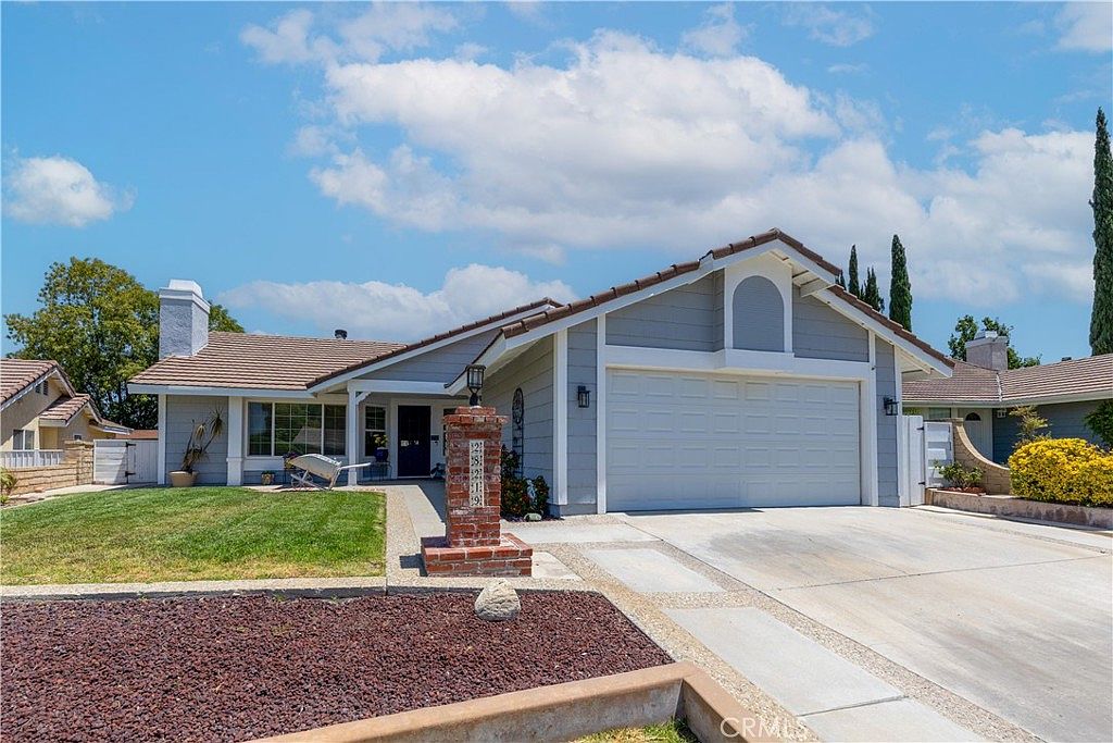 はつ 28219 Langside Ave, Santa Clarita, CA 91351 | Zillow