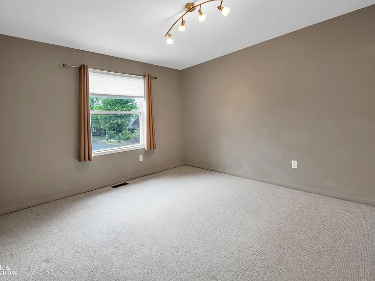 1400 Beaconsfield Ave — Photo 14