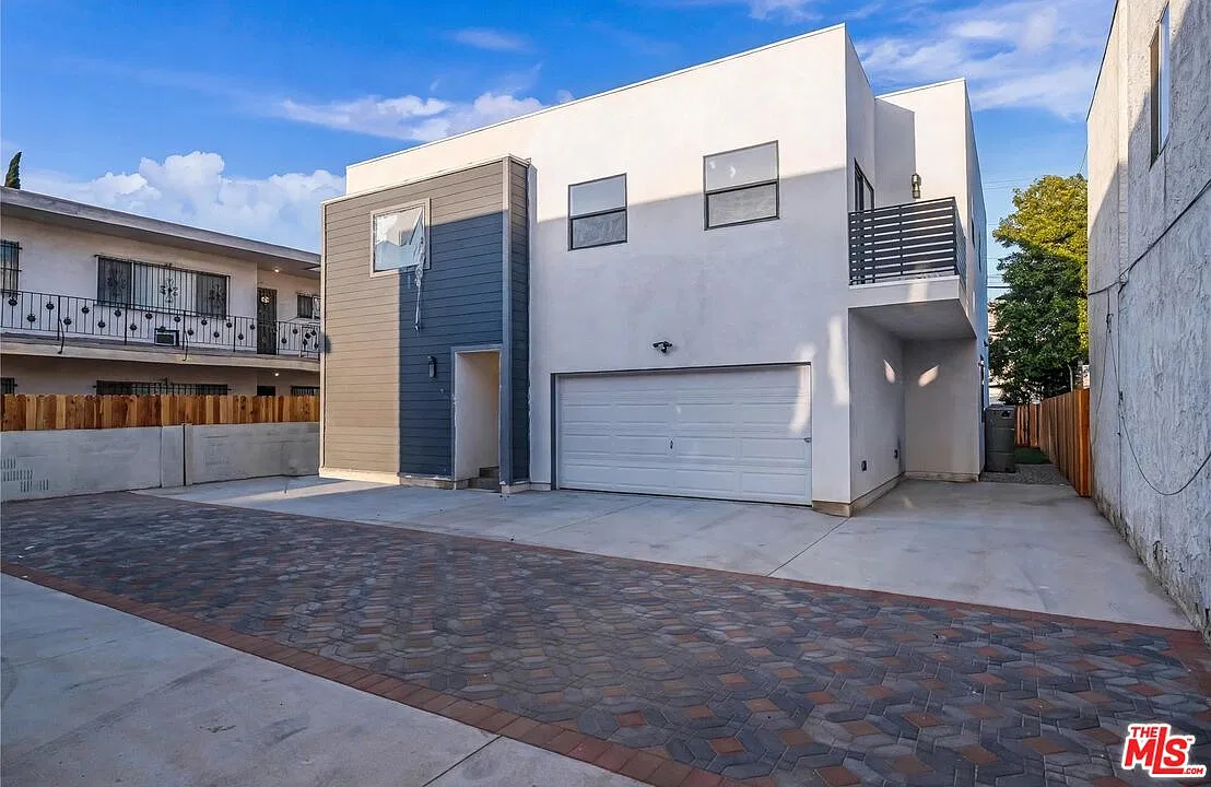 3 bed, 2.0 bath, 1250 sqft, $3,300 — Photo 3