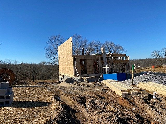 2nd image of 164 Camelot Dr