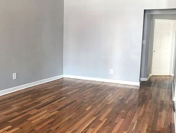 3rd image of 884 E 94th St
