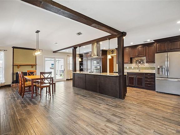 5th image of 215 Ormond Meadows Dr