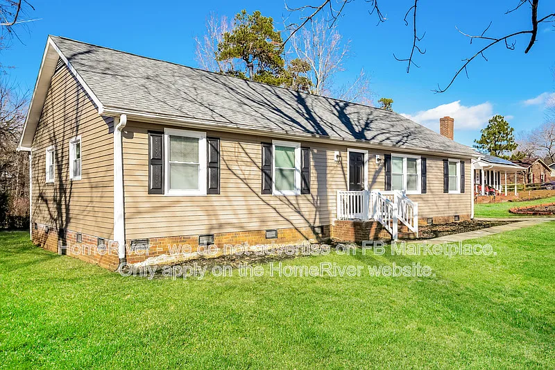 3 bed, 2.0 bath, 1396 sqft, $1,800 — Photo 2