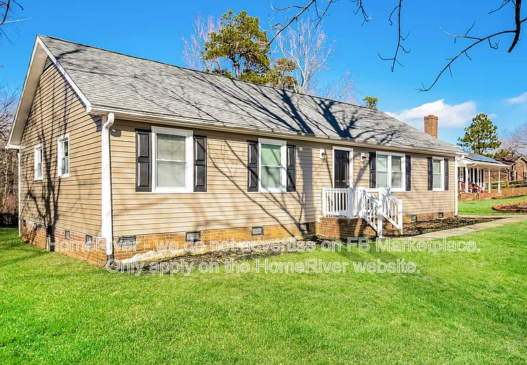 703 Woodlake Dr — Photo 2