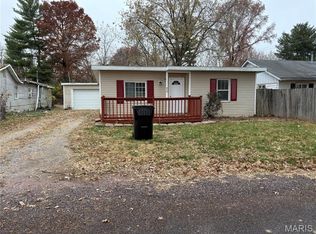 939 Green Mount Ln, Belleville, IL 62220