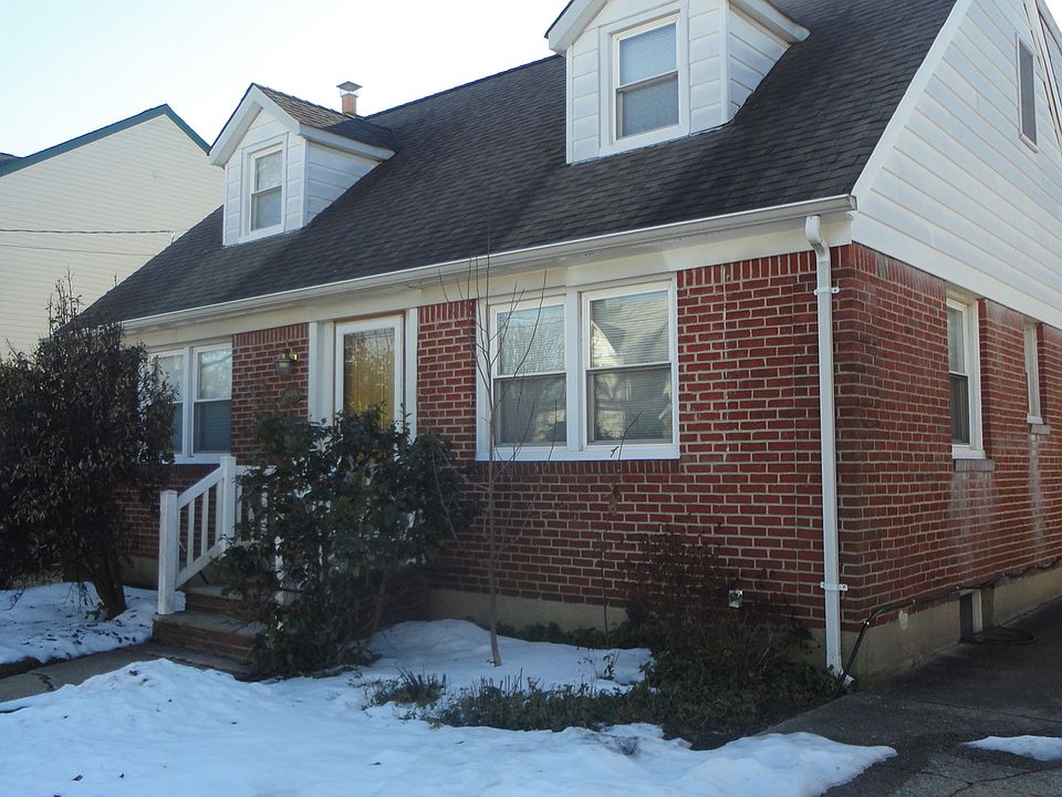 1st image of 909 N 3rd St