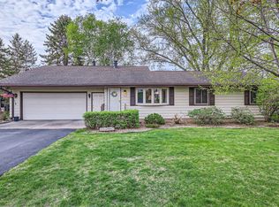 792 Gramsie Rd, Shoreview, MN 55126