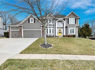 2321 SW Waterfall Dr, Lees Summit, MO 64081