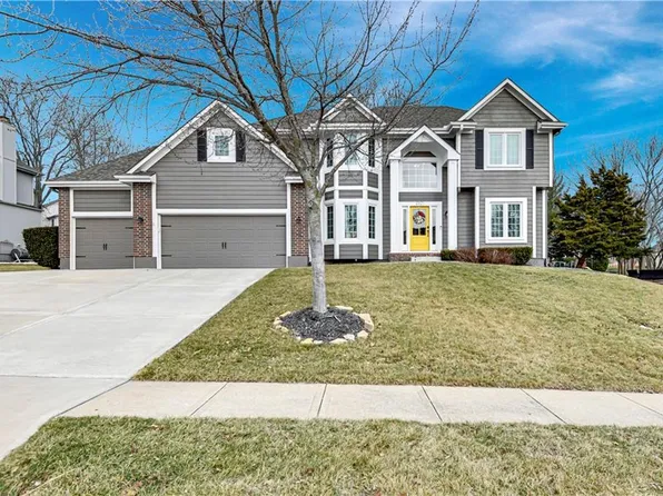 2321 SW Waterfall Dr, Lees Summit, MO 64081