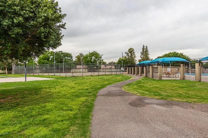 2616 W Joan De Arc Ave — Photo 9