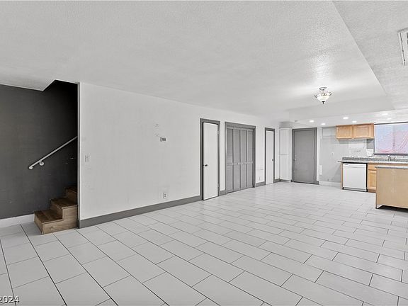 4th image of 6005 Vegas Dr