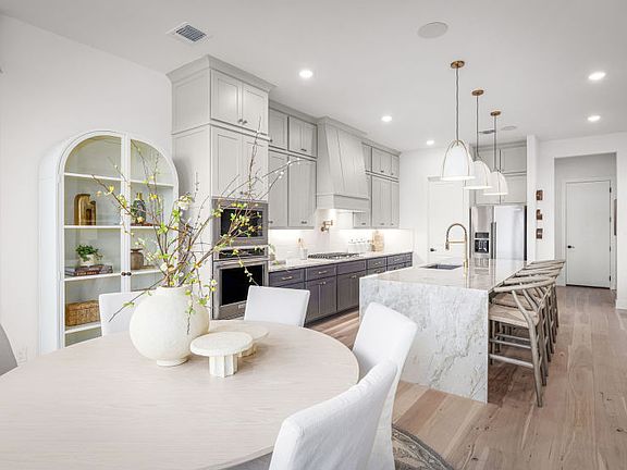 Spacious kitchen with plenty of room for entertaining