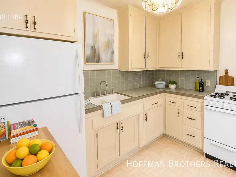 14617 Gilmore St #5 — Photo 1