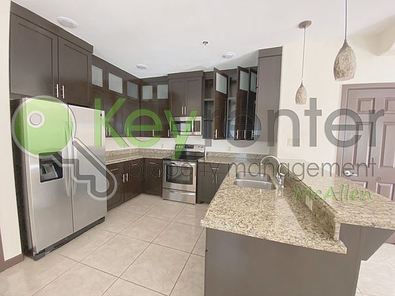 3rd image of 1205 E Daffodil
