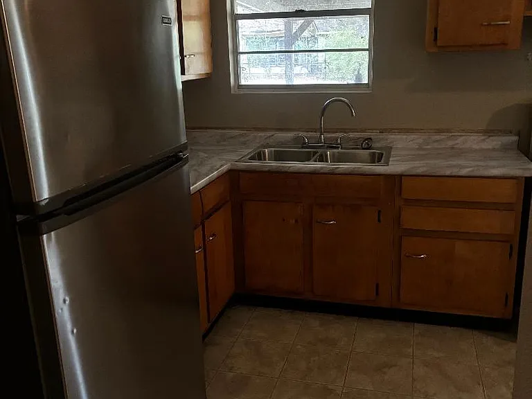 1400 W College Ave — Photo 4