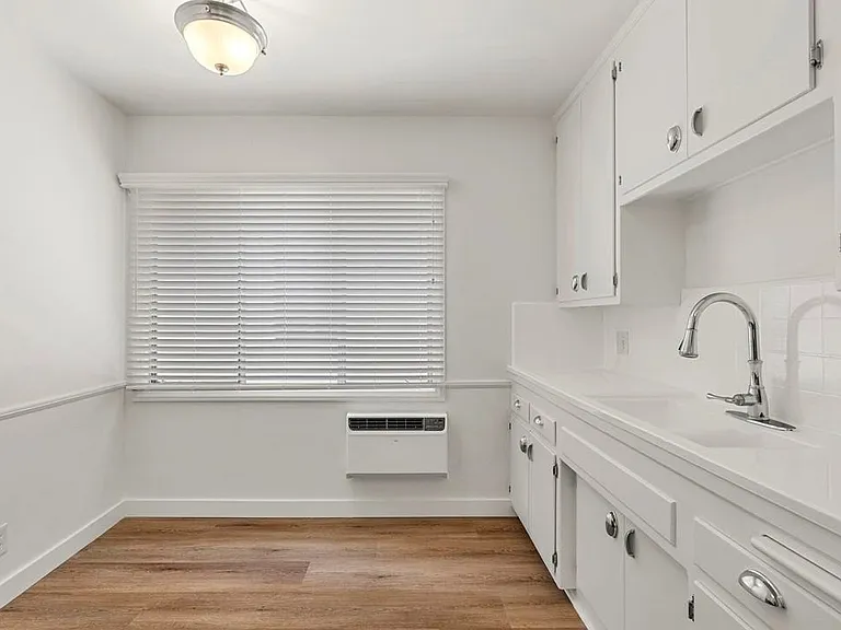 349 N Palm Dr #6 — Photo 11