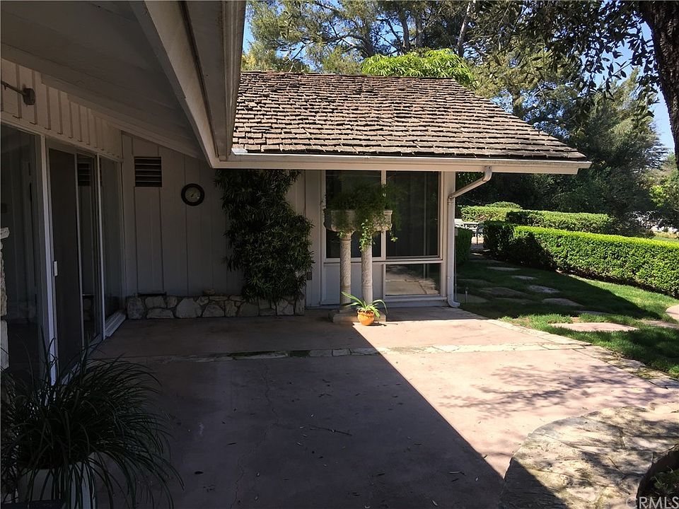 1st image of 3 Eastfield Dr