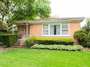 8639 E Prairie Rd, Skokie, IL 60076