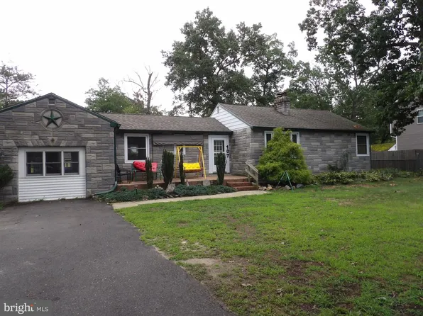 107 Pine Ln, Hainesport, NJ 08036