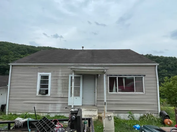 545 Terrace Ave, Clendenin, WV 25045