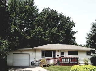 1403 Pearl St, Yankton, SD 57078