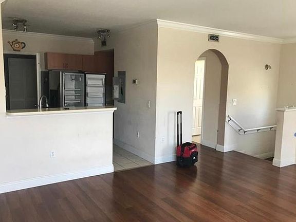 4th image of 2112 Belmont Ln #2110