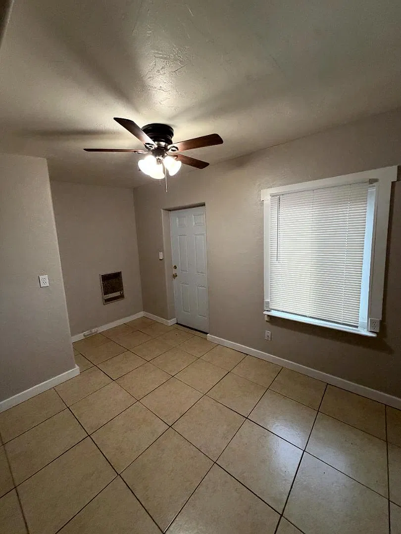 2221 E. Spruce Ave - Studio Cottage in Sunnyside — Photo 2