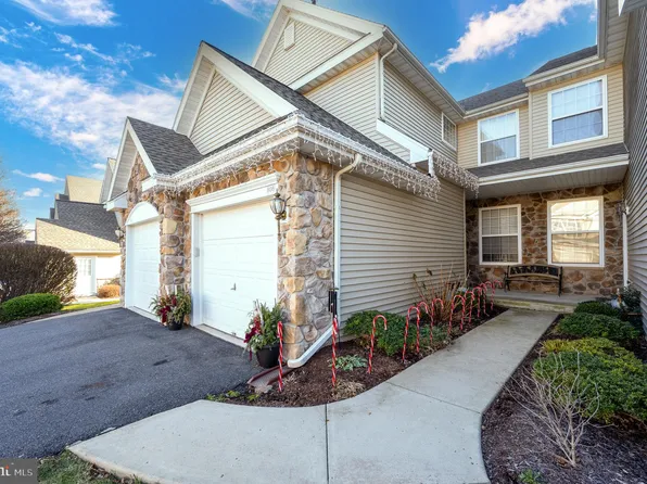 808 Country Ln, Morgantown, PA 19543