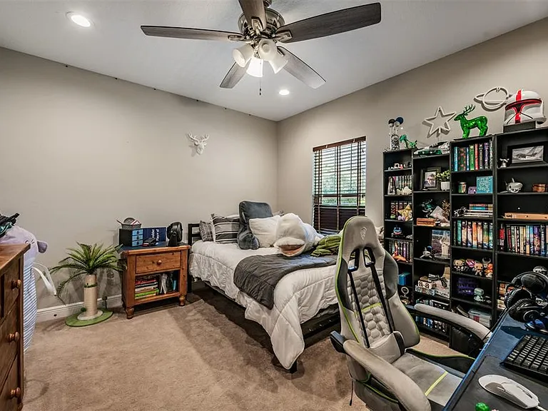 3007 W Palmira Ave — Photo 29