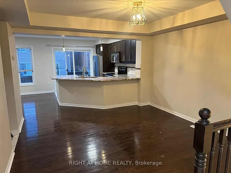 182 Higginbotham Cres — Photo 3