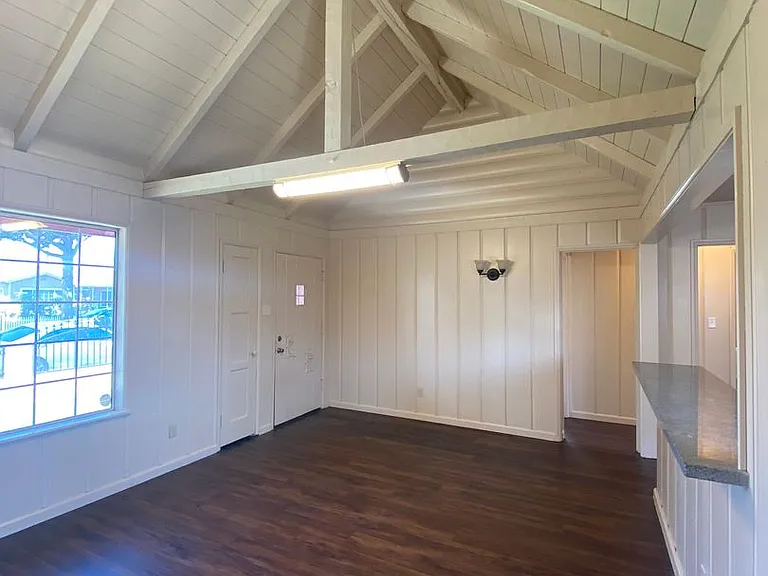 120 W Mountain View St — Photo 4