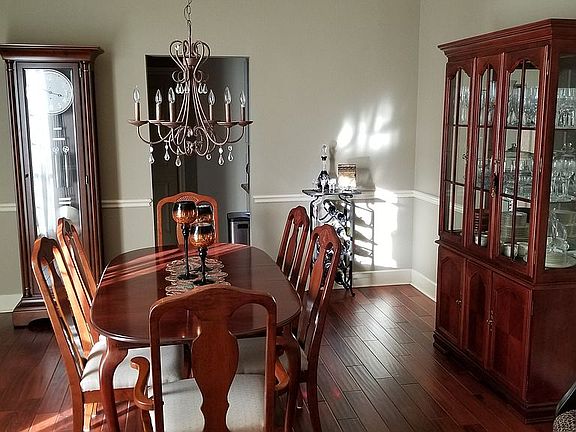 4th image of 428 Charles St