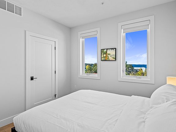 3rd image of 139 Pine St #204