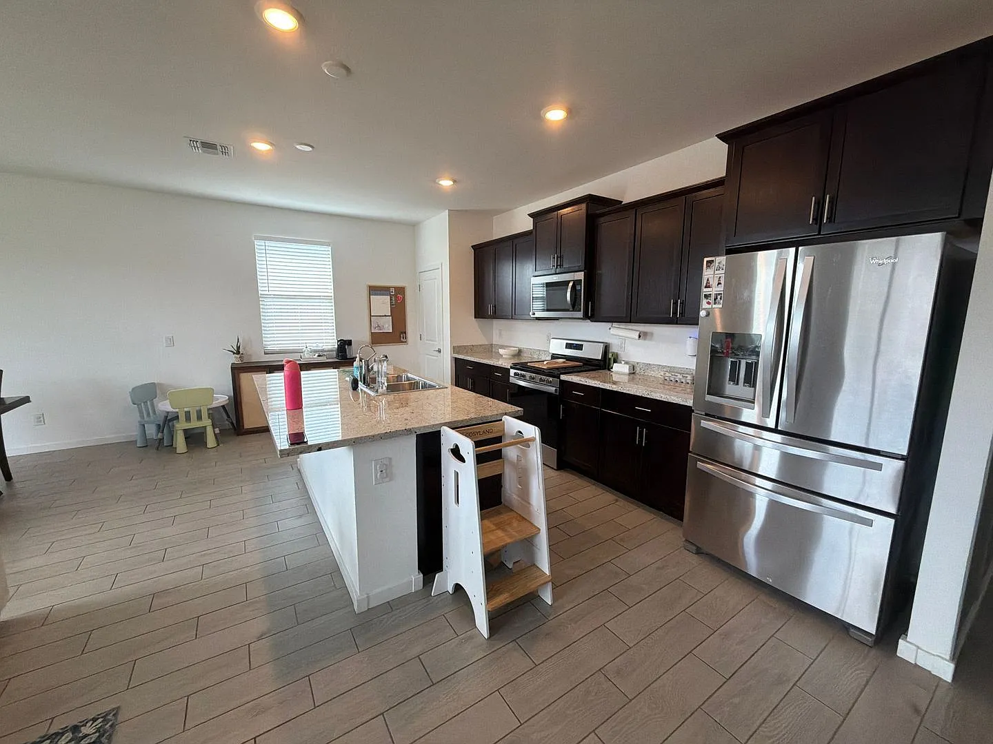 3 bed, 2.0 bath, 1526 sqft, $2,200 — Photo 2