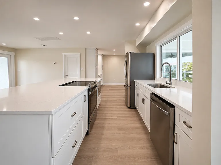 109 Seville Pl SW — Photo 4
