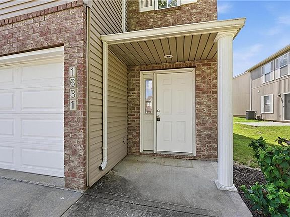 3rd image of 1631 NW Garrett Dr