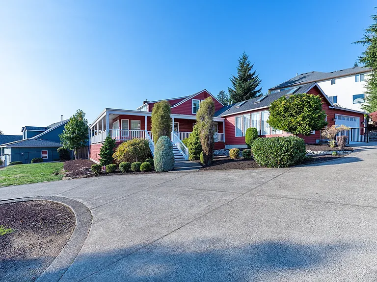 SE 136th Dr — Photo 2