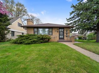 9830 W Metcalf Pl, Milwaukee, WI 53222