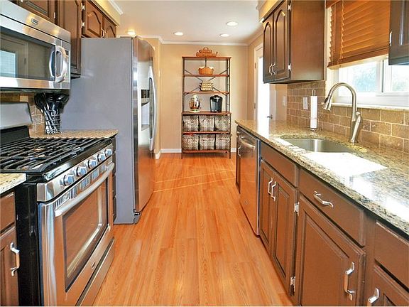 2nd image of 22 Valley Vue Dr