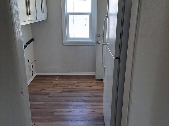 5th image of 207 W 6th Ave