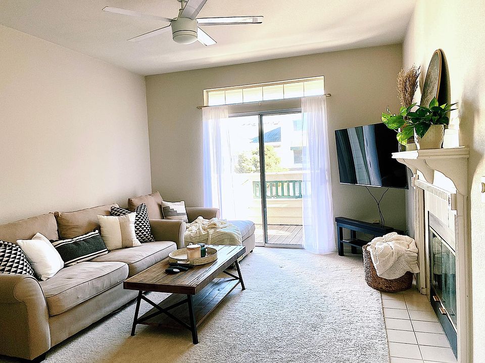 Living Room with Ceiling Fan and Balcony