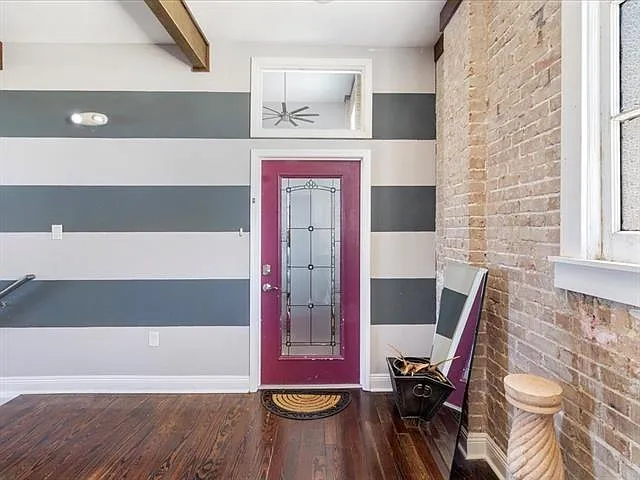 3 bed, 2.0 bath, 1800 sqft, $2,000 — Photo 2