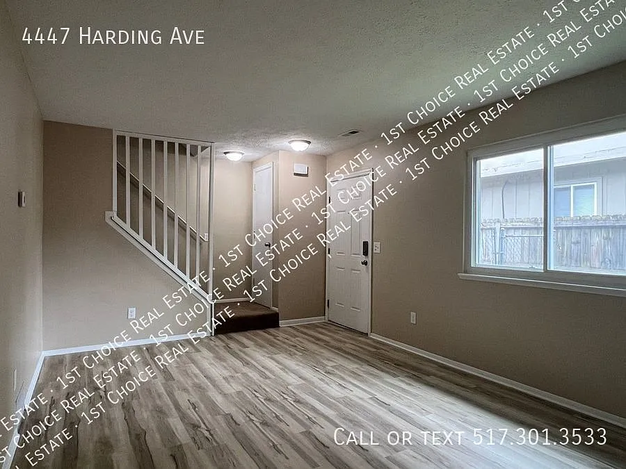 Updated 3-Bdr 1.5-Bth Duplex In Holt — Photo 4