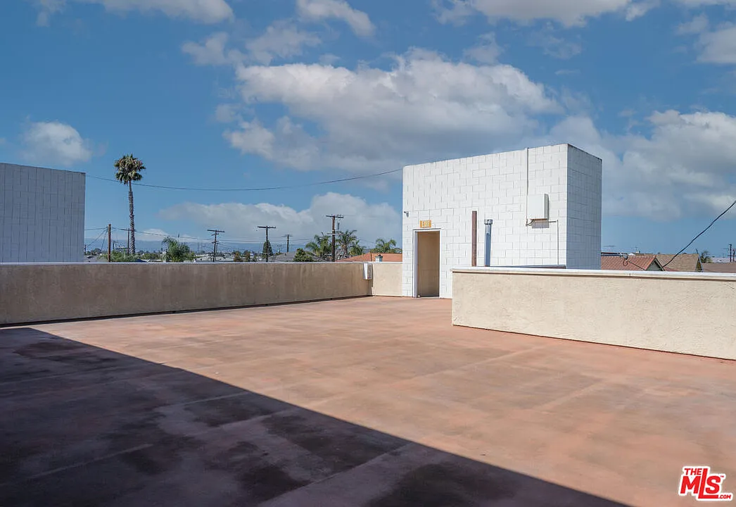 2 bed, 1.0 bath, 750 sqft, $2,400 — Photo 3