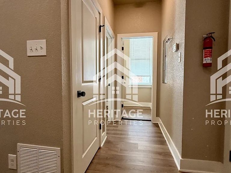 1008 Halsell St #200 — Photo 8