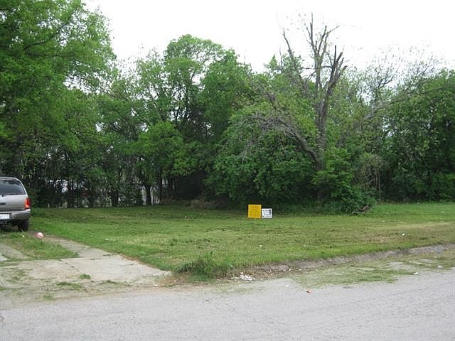 2nd image of 2906 Gipson St
