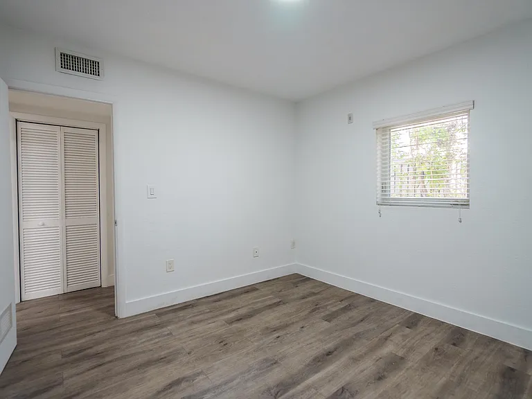 1950 NW 2nd Ct #6 — Photo 10