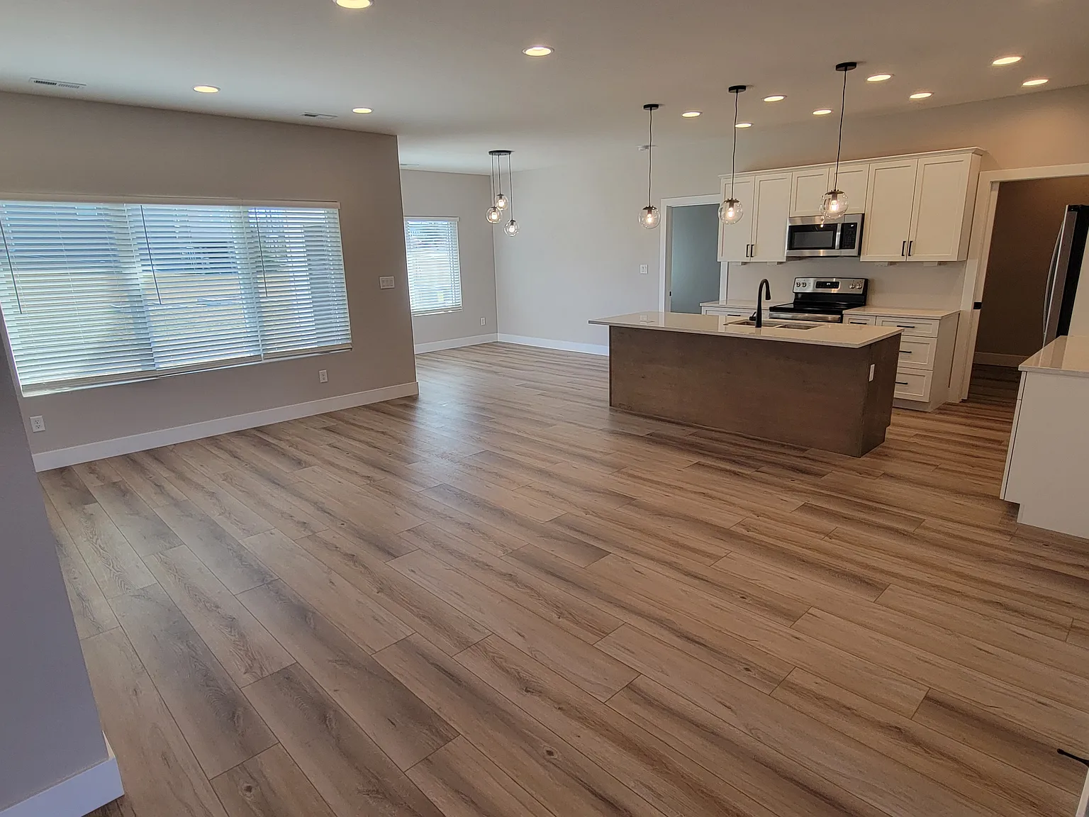 1504 Faithway Dr — Photo 3